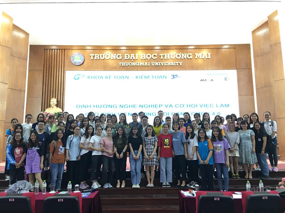 TỌA ĐÀM: ĐỊNH HƯỚNG NGHỀ NGHIỆP VÀ CƠ HỘI VIỆC LÀM CHO SINH VIÊN