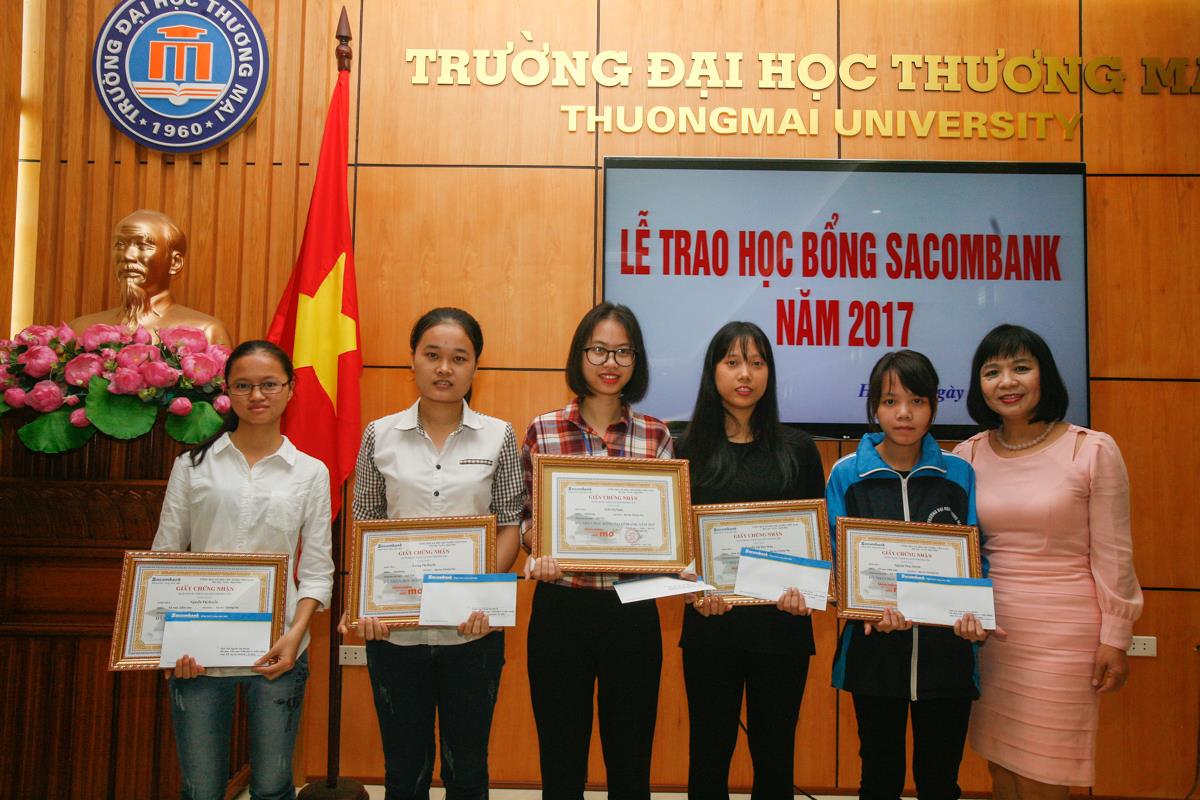 Trao học bổng Sacombank cho 10 sinh viên K51 năm 2017